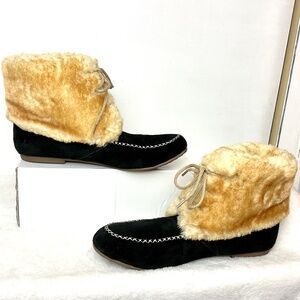 Lamo Black Suede Comfort Lace-up Moccasin Faux Fur Ankle Booties  sz 8 to 8.5M